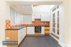Kitchen- click for photo gallery